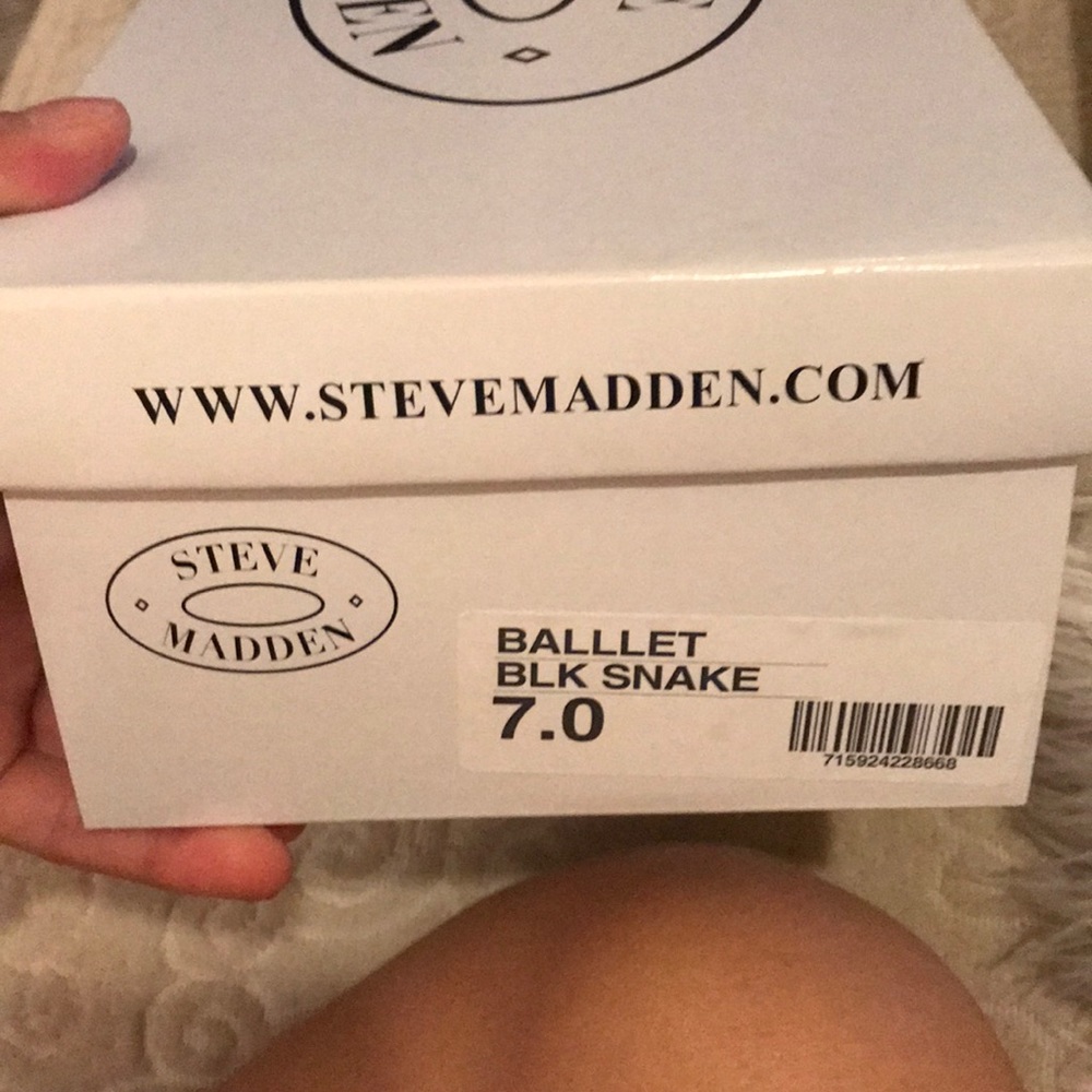 Steve Madden lace up flats